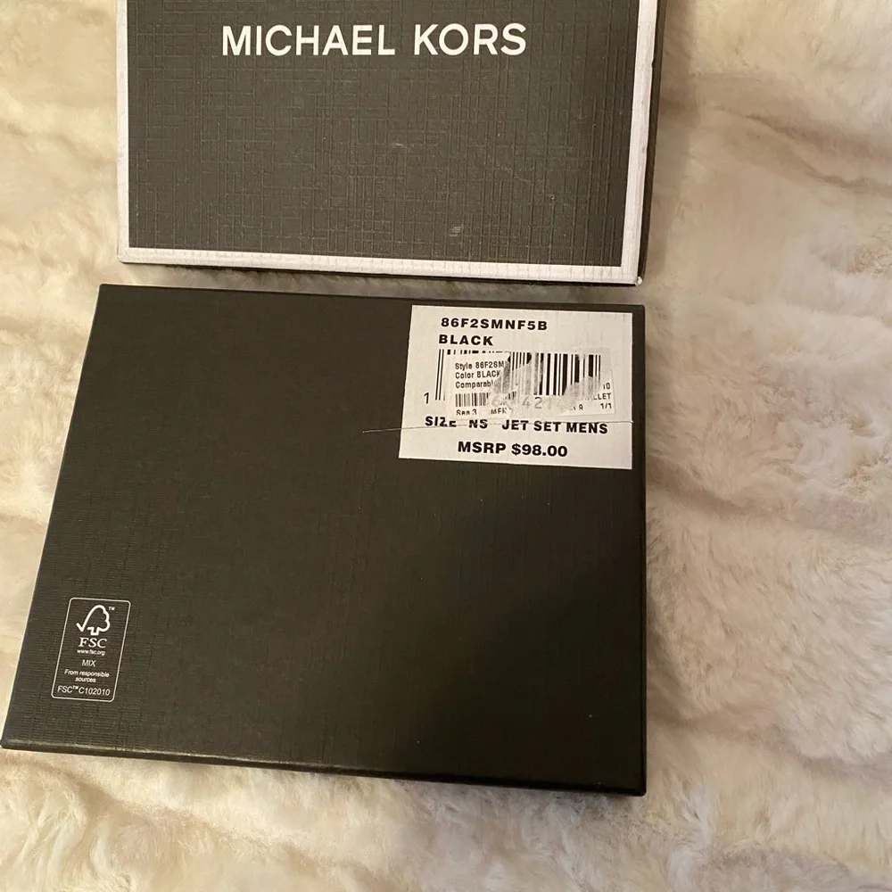 ✨🆕✨Brand New Michael Kors Slim Billfold Wallet